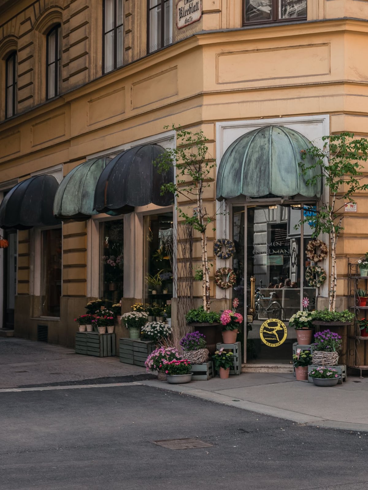 The exterior view of the Choanaevo studio on Mariahilfer Straße in Vienna.